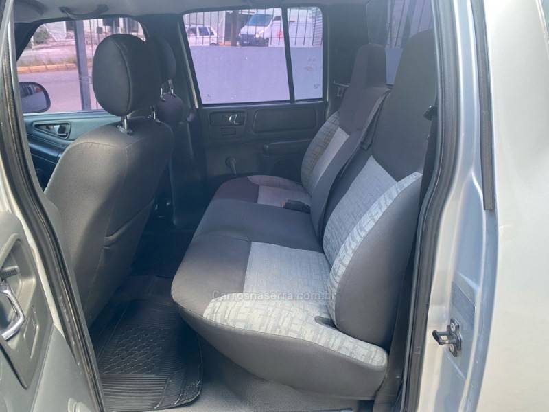 CHEVROLET - S10 - 2004/2004 - Prata - R$ 60.000,00