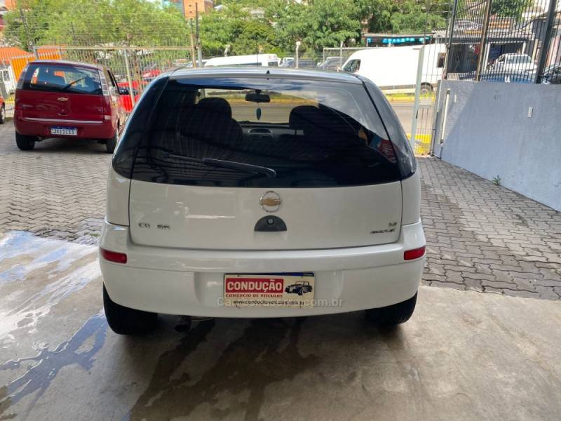 CHEVROLET - CORSA - 2010/2011 - Branca - R$ 32.000,00