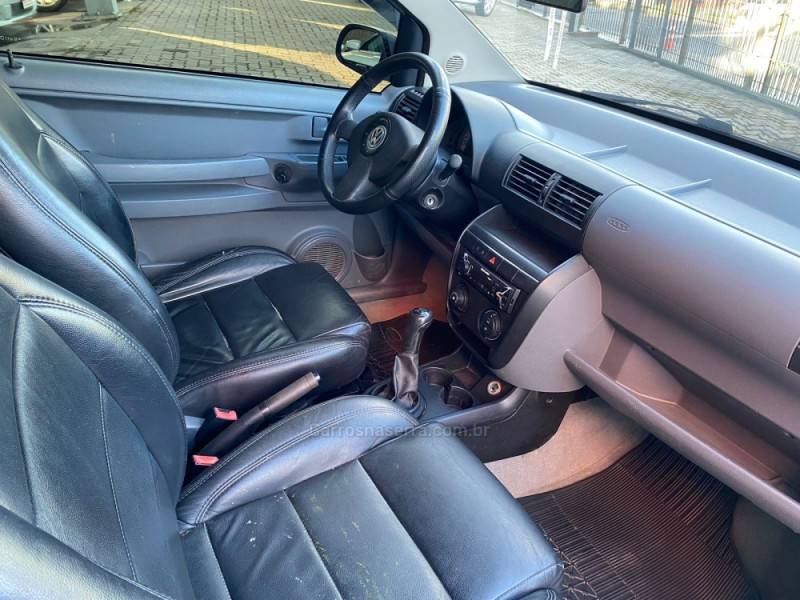 VOLKSWAGEN - FOX - 2009/2009 - Prata - R$ 28.400,00