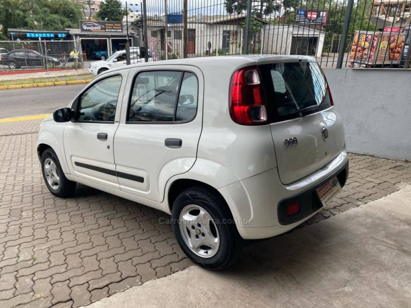 FIAT - UNO - 2012/2013 - Branca - R$ 33.000,00