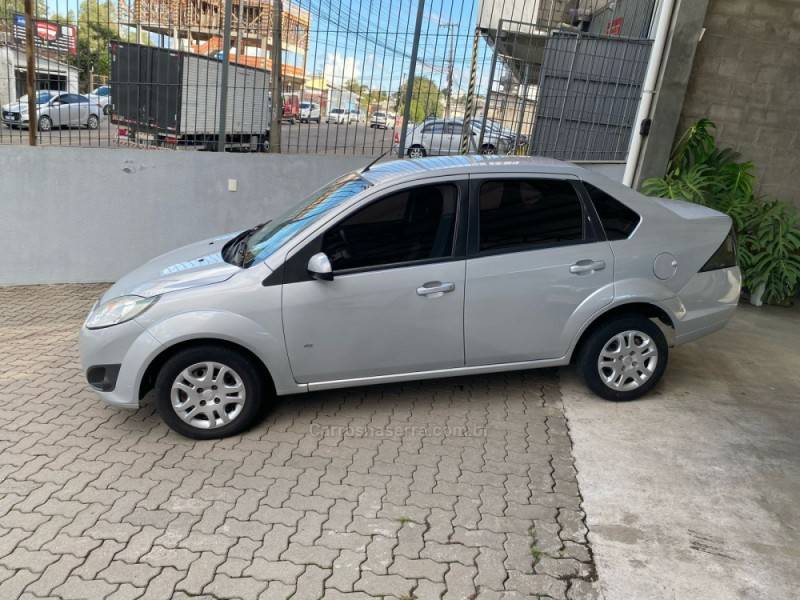 FORD - FIESTA - 2013/2014 - Prata - R$ 36.900,00