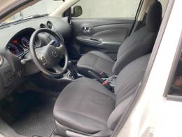 NISSAN - VERSA - 2014/2013 - Branca - R$ 42.800,00
