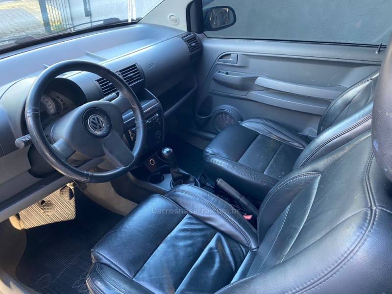 VOLKSWAGEN - FOX - 2009/2009 - Prata - R$ 28.400,00