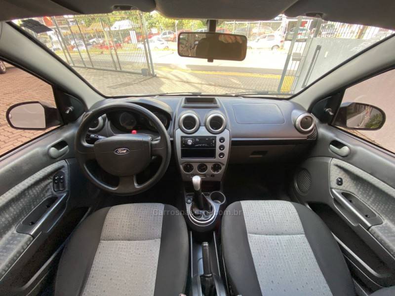 FORD - FIESTA - 2013/2014 - Prata - R$ 36.900,00