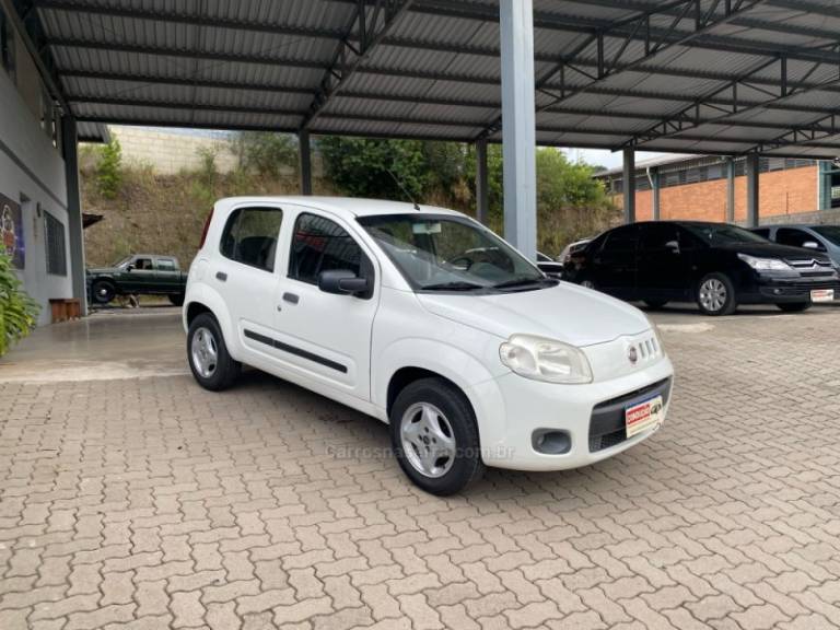 FIAT - UNO - 2012/2013 - Branca - R$ 33.000,00