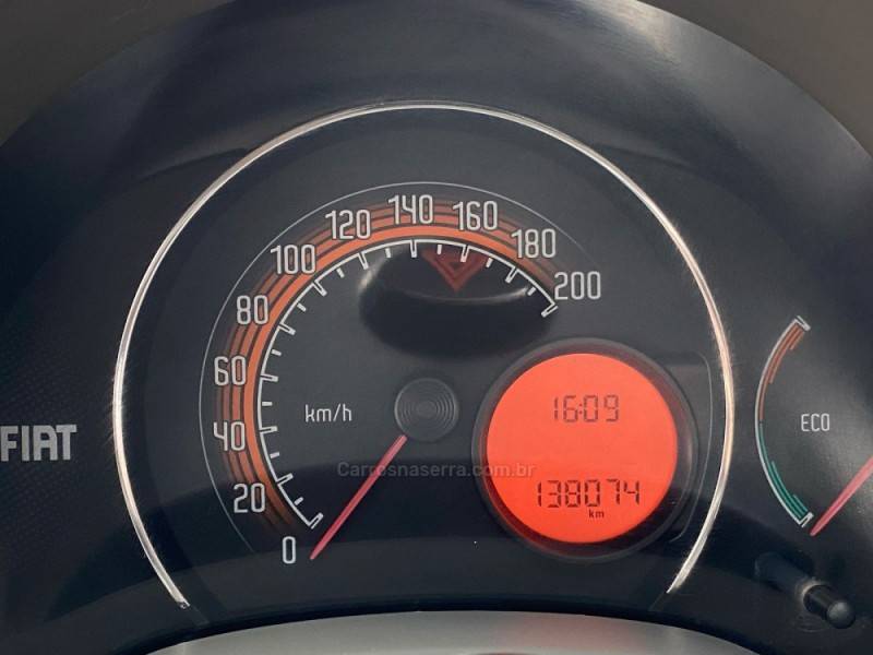 FIAT - UNO - 2012/2013 - Branca - R$ 33.000,00