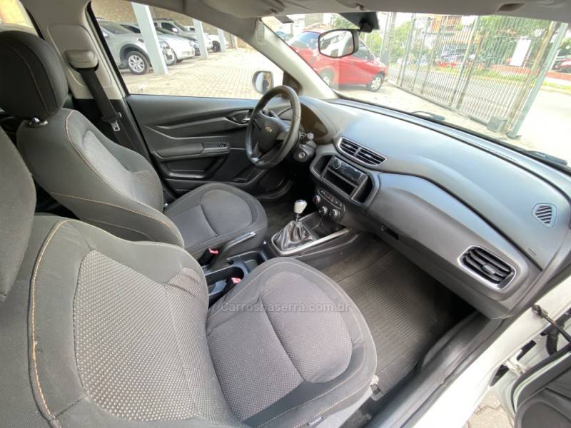CHEVROLET - ONIX - 2013/2014 - Branca - R$ 41.000,00