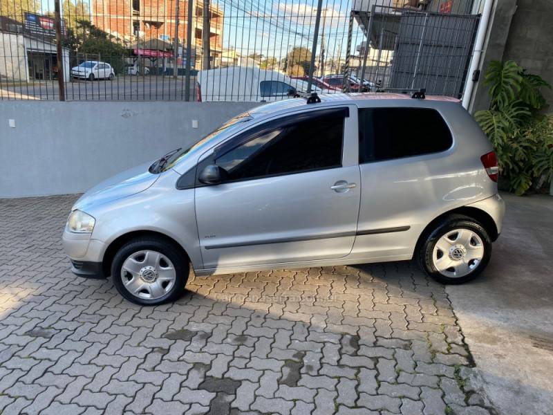 VOLKSWAGEN - FOX - 2009/2009 - Prata - R$ 28.400,00