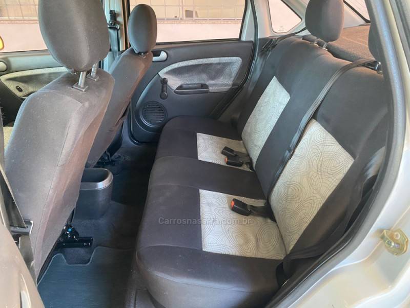 FORD - FIESTA - 2010/2010 - Prata - R$ 28.300,00