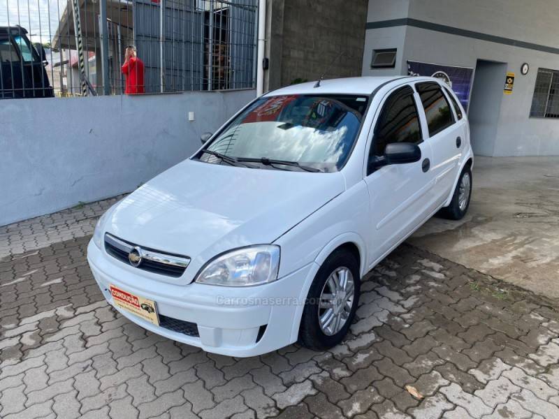 CHEVROLET - CORSA - 2010/2011 - Branca - R$ 32.000,00