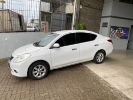 NISSAN - VERSA - 2014/2013 - Branca - R$ 42.800,00