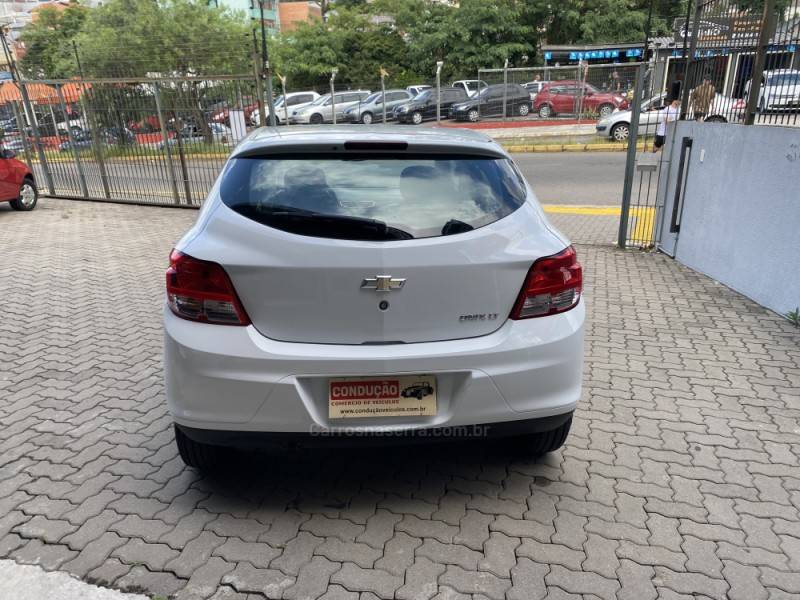 CHEVROLET - ONIX - 2013/2014 - Branca - R$ 41.000,00