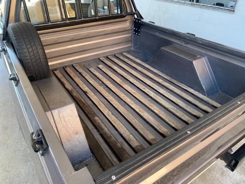 FORD - PAMPA - 1994/1995 - Bege - R$ 23.400,00