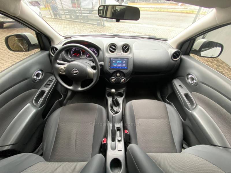 NISSAN - VERSA - 2014/2013 - Branca - R$ 42.800,00
