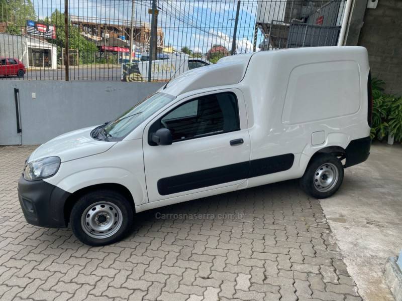 FIAT - FIORINO - 2022/2023 - Branca - R$ 85.600,00