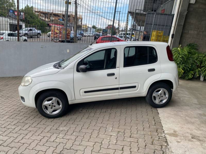 FIAT - UNO - 2012/2013 - Branca - R$ 33.000,00