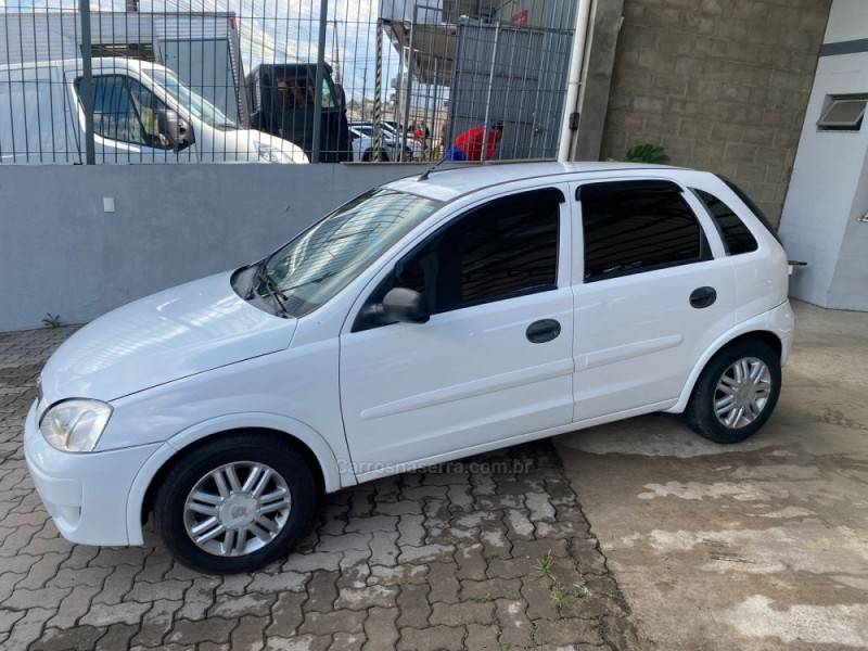 CHEVROLET - CORSA - 2010/2011 - Branca - R$ 32.000,00
