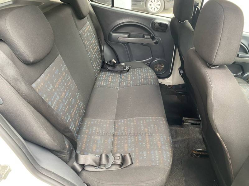 FIAT - UNO - 2012/2013 - Branca - R$ 33.000,00