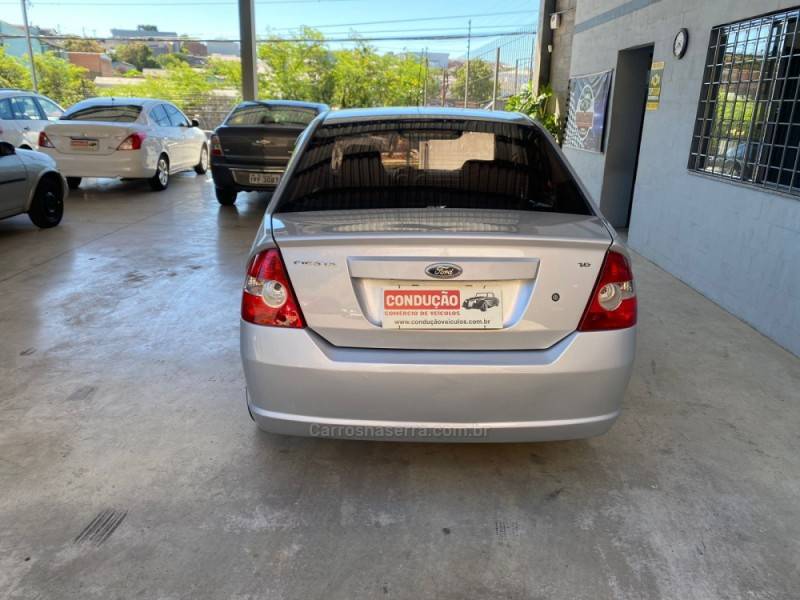 FORD - FIESTA - 2010/2010 - Prata - R$ 28.300,00