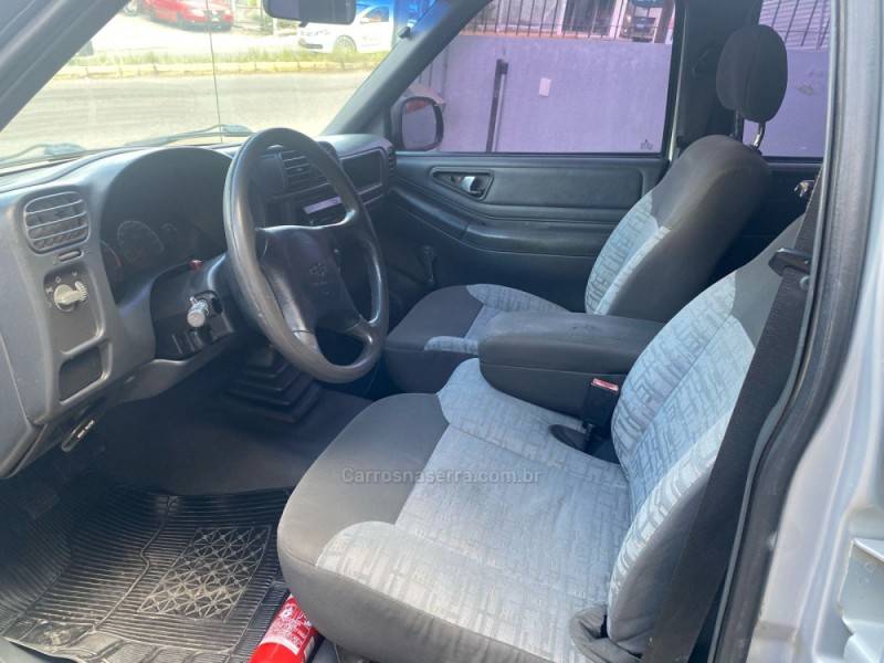 CHEVROLET - S10 - 2004/2004 - Prata - R$ 60.000,00