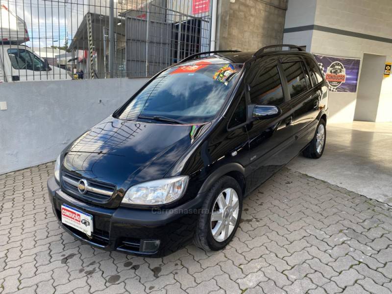 CHEVROLET - ZAFIRA - 2004/2005 - Preta - R$ 28.700,00