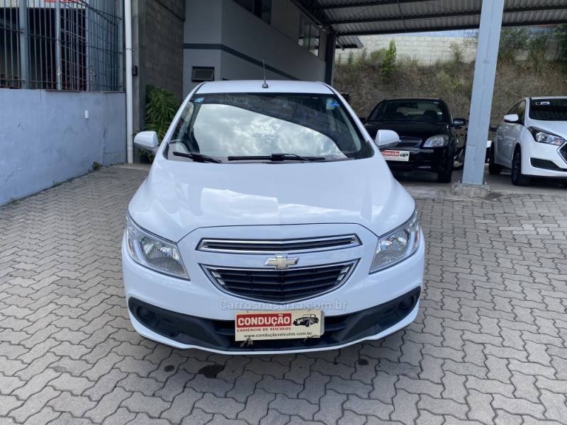 CHEVROLET - ONIX - 2013/2014 - Branca - R$ 41.000,00