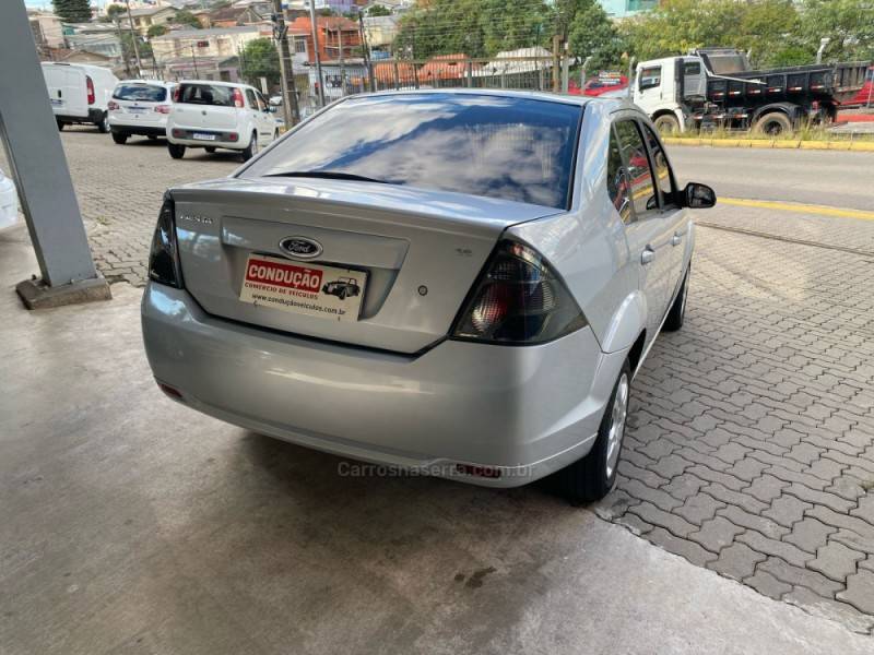 FORD - FIESTA - 2013/2014 - Prata - R$ 36.900,00
