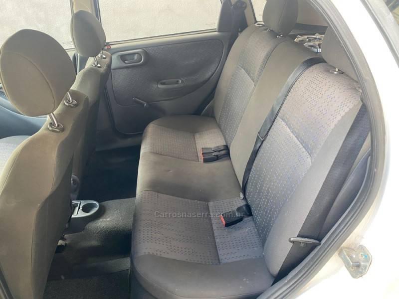 CHEVROLET - CORSA - 2010/2011 - Branca - R$ 32.000,00