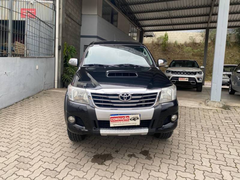 TOYOTA - HILUX - 2013/2013 - Preta - R$ 135.000,00