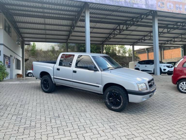 CHEVROLET - S10 - 2004/2004 - Prata - R$ 60.000,00