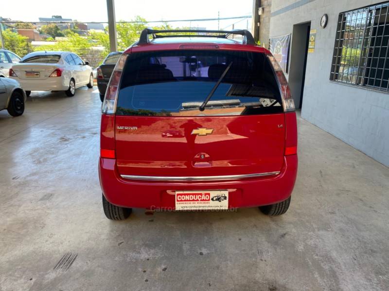CHEVROLET - MERIVA - 2009/2010 - Vermelha - R$ 29.900,00