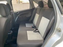 FORD - FIESTA - 2013/2014 - Prata - R$ 36.900,00