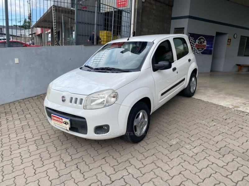 FIAT - UNO - 2012/2013 - Branca - R$ 33.000,00
