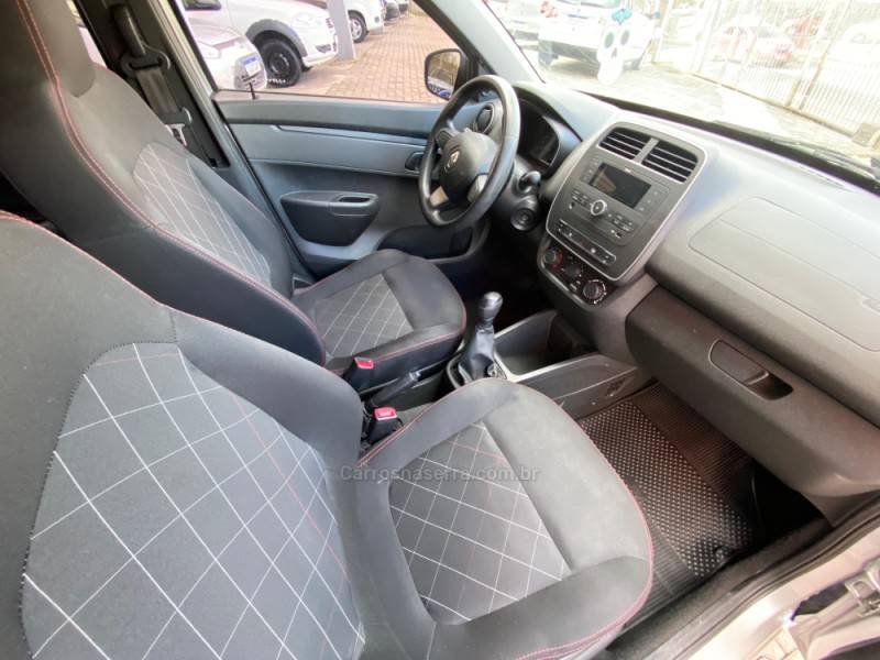 RENAULT - KWID - 2017/2018 - Prata - R$ 38.700,00