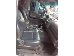 NISSAN - FRONTIER - 2011/2012 - Prata - R$ 88.000,00