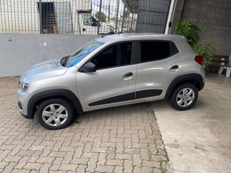 RENAULT - KWID - 2017/2018 - Prata - R$ 38.700,00
