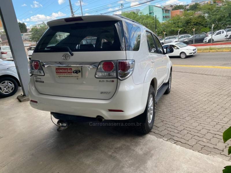 TOYOTA - HILUX SW4 - 2014/2014 - Branca - R$ 157.800,00