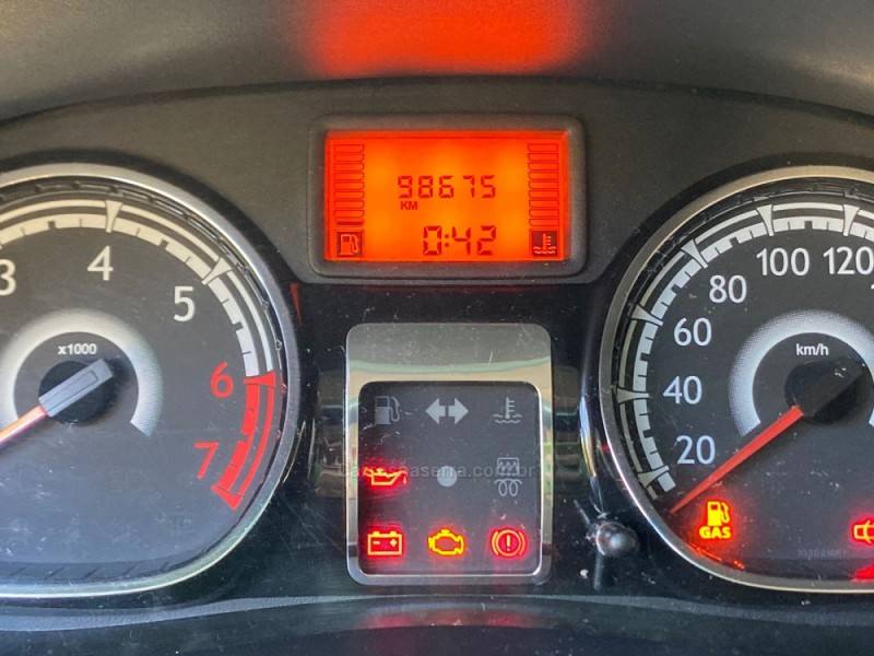 RENAULT - SANDERO - 2012/2012 - Prata - R$ 32.500,00