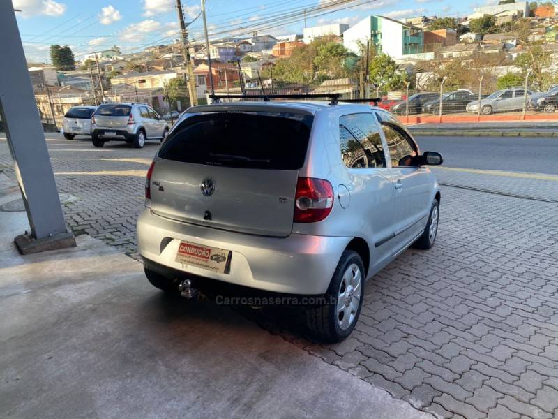 VOLKSWAGEN - FOX - 2009/2009 - Prata - R$ 28.400,00