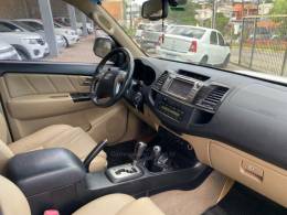 TOYOTA - HILUX SW4 - 2014/2014 - Branca - R$ 157.800,00