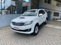 TOYOTA - HILUX SW4 - 2014/2014 - Branca - R$ 157.800,00