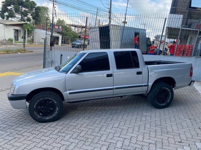 CHEVROLET - S10 - 2004/2004 - Prata - R$ 60.000,00