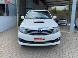 TOYOTA - HILUX SW4 - 2014/2014 - Branca - R$ 157.800,00