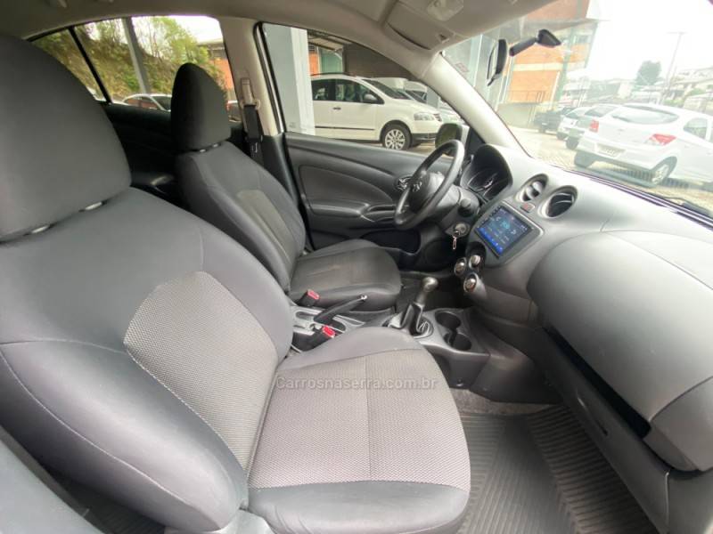 NISSAN - VERSA - 2014/2013 - Branca - R$ 42.800,00