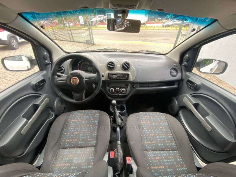 FIAT - UNO - 2012/2013 - Branca - R$ 33.000,00