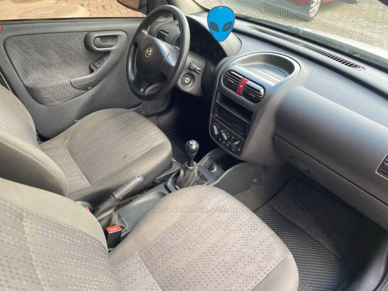 CHEVROLET - CORSA - 2010/2011 - Branca - R$ 32.000,00