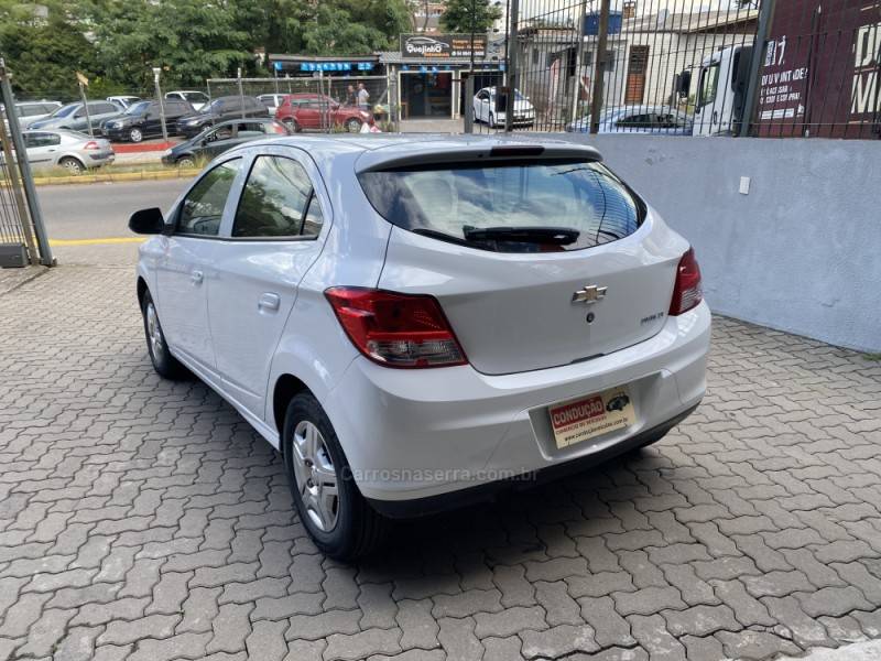 CHEVROLET - ONIX - 2013/2014 - Branca - R$ 41.000,00