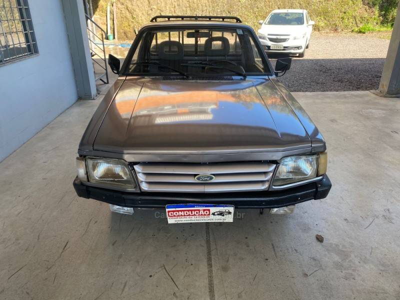FORD - PAMPA - 1994/1995 - Bege - R$ 23.400,00