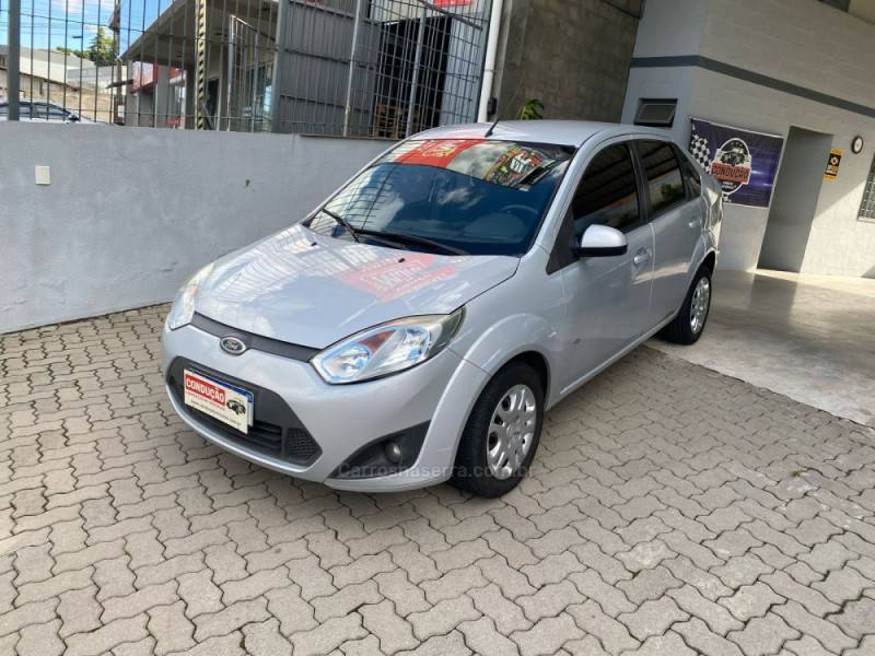 FORD - FIESTA - 2013/2014 - Prata - R$ 36.900,00