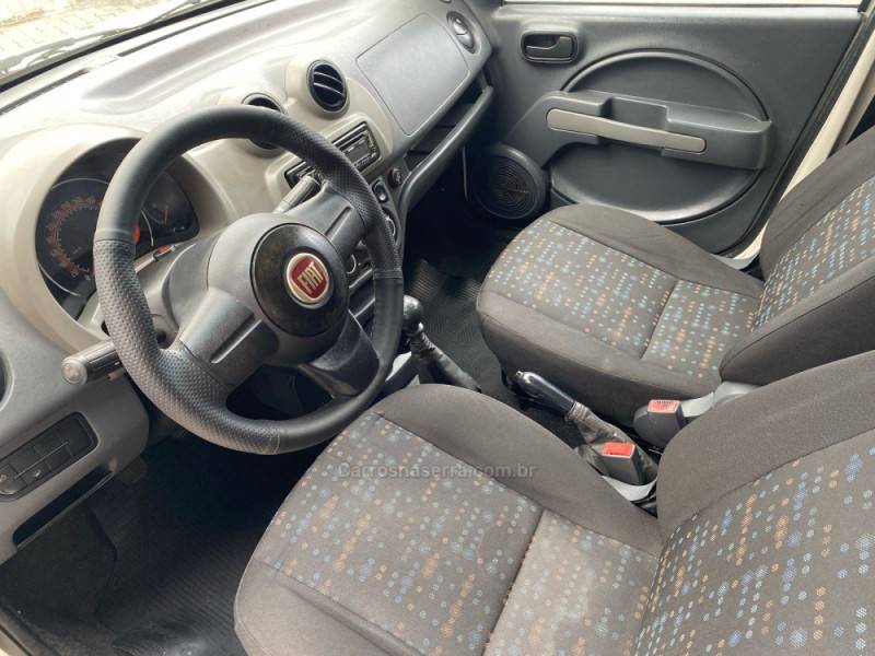 FIAT - UNO - 2012/2013 - Branca - R$ 33.000,00